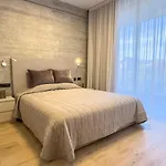 Malberry Park 101 - Modern 2 Bedroom Apartment With Pool, Gym, Jaccuzi